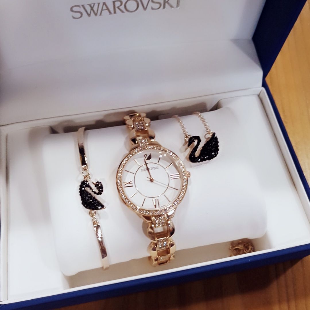 SWAROVSKI 腕時計 ネックレスセット 値下げしますた 今日特価】スワロフスキー 三件セット（腕時計＋ブレスレット＋