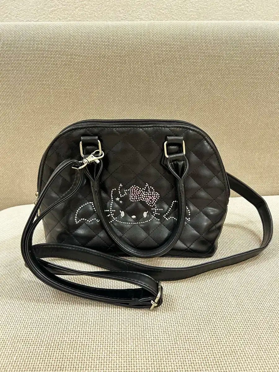 ハローキティ SPINNS 天使小悪魔シリーズ ベロアバッグ ボストンバッグ ハローキティ SPINNS 天使小悪魔シリーズ ベロアバッグ ボストン