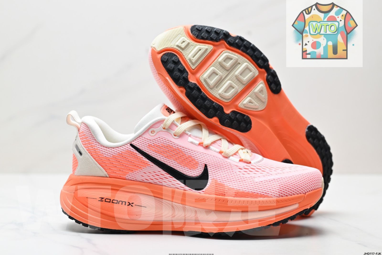 ナイキ製の快適なクッション性と滑り止め性能を備えたロートップランニングシューズです