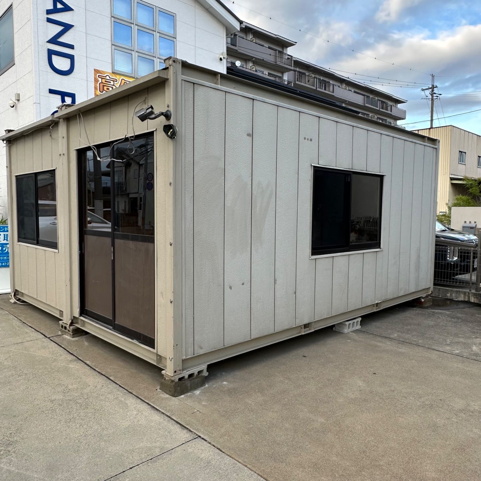 ■埼玉発■窯業系■ナガワ スーパーハウス 2連棟ユニットハウス 8坪(16畳)4660×5600mm/プレハブ/コンテナハウス 商品詳細：ＳＨ-Ｈ５６型２連棟 ＳＫＹ | 株式会社ナガワ