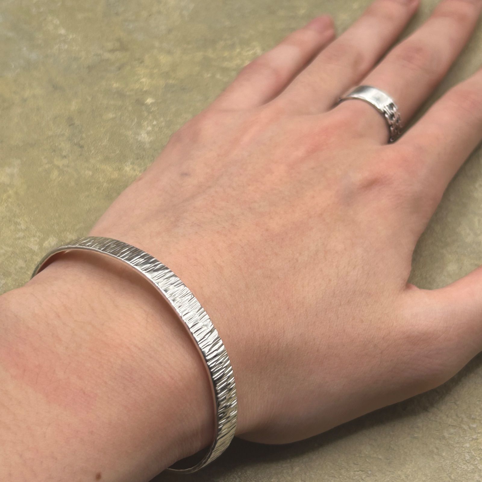 シルバー925 Sterling スタイリッシュバングル/軽研磨仕上げ/ブレス シルバー925 Sterling スタイリッシュバングル/軽研磨仕上げ