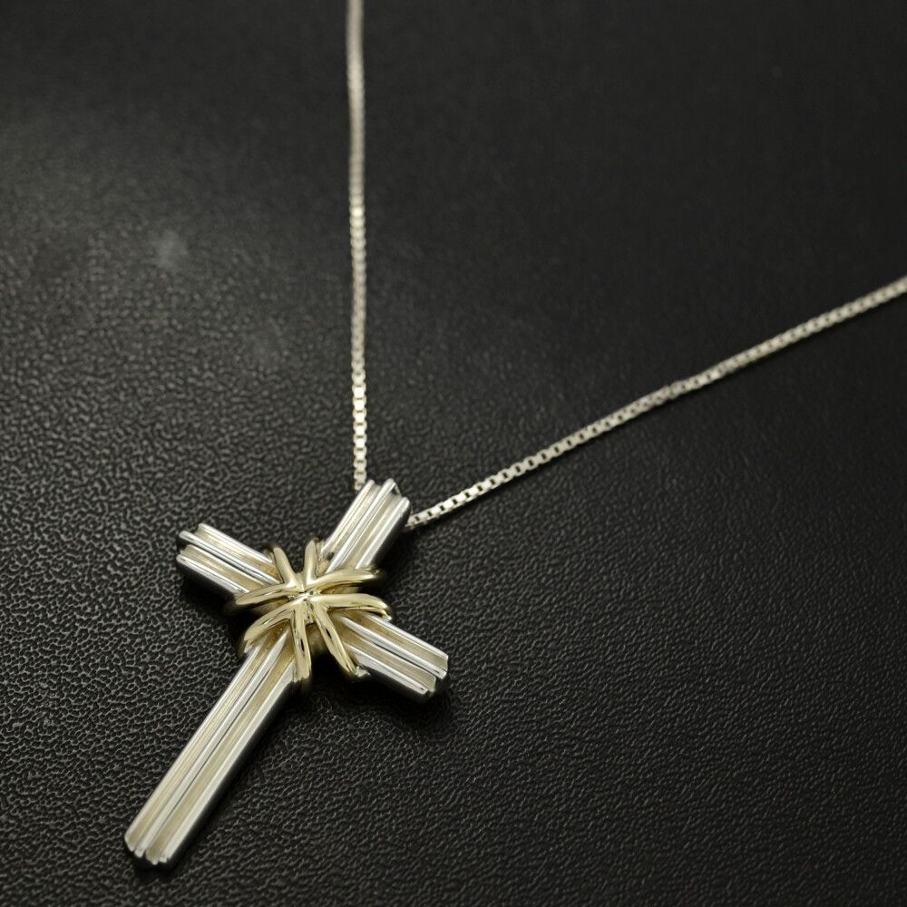 TIFFANY＆Co. ティファニー シグネチャークロス ネックレス