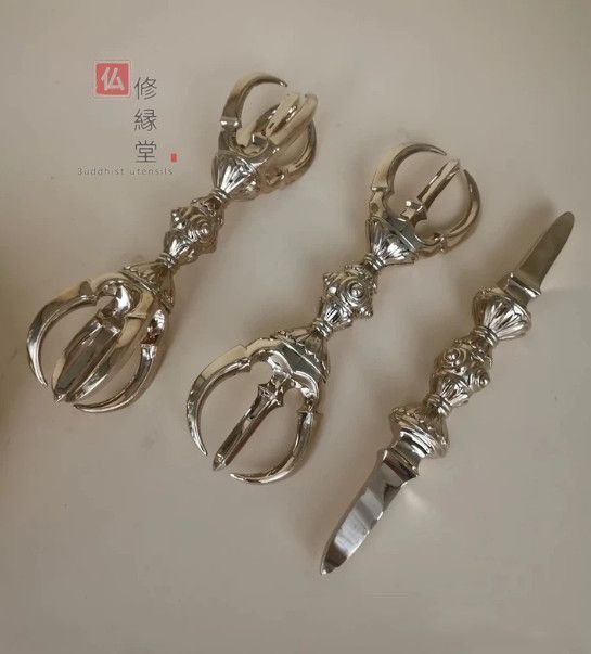 【修縁堂】密教法具空海大師飛行金剛杵法器セット 独鈷杵・三鈷杵・五鈷杵 真鍮製 修縁堂】法器 空海大師飛行杵セット 独鈷杵 三鈷杵 五鈷金鋼杵 法具