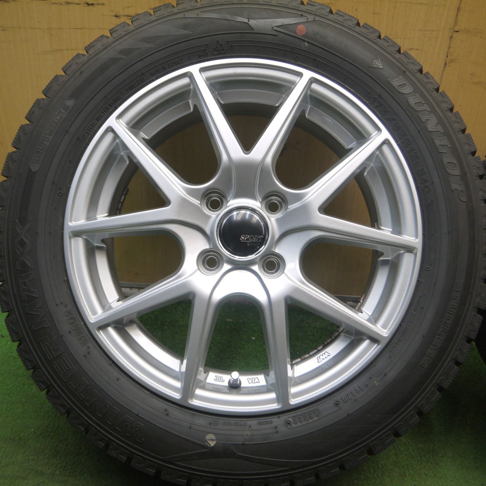 送料無料* バリ溝！22年！キレイ！9.5分☆スタッドレス 175/65R15 ダンロップ ウインターマックス WM02 SPORT DAISY  15インチ PCD100/4H☆4061702Hス - メルカリ