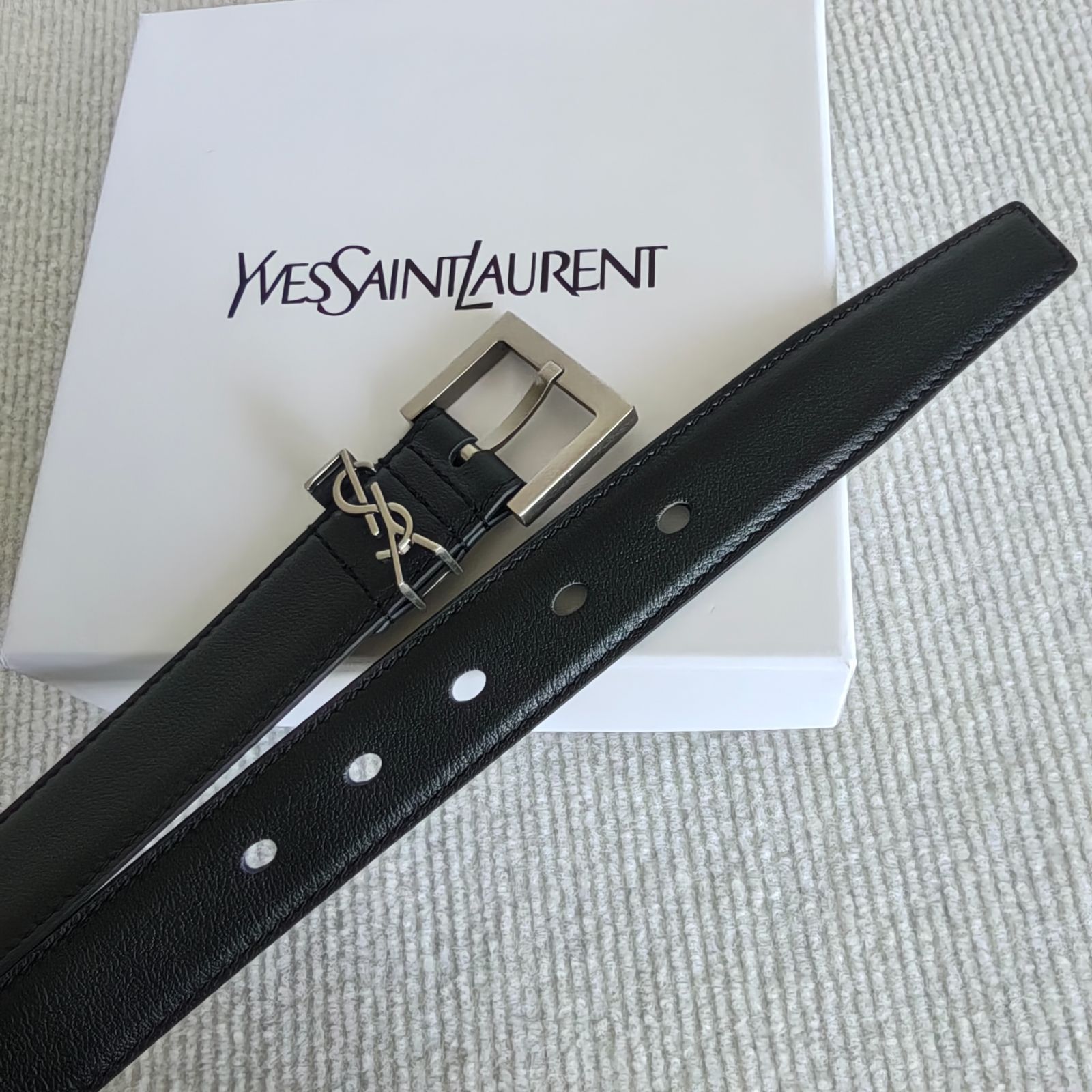 YSL シルバー ロゴ ベルト SAINT LAURENT サンローラン YSL ロゴ ベルト シルバーバックル