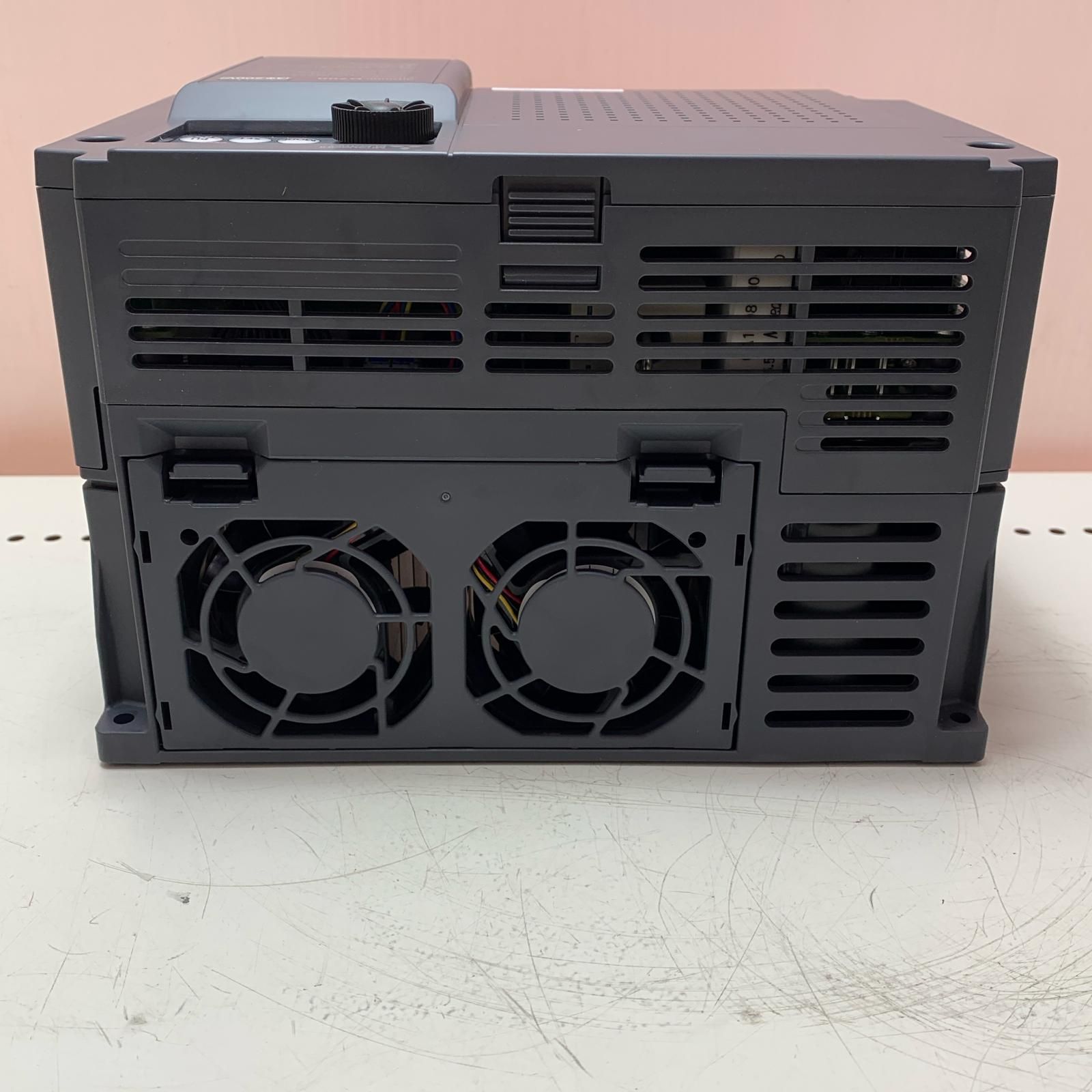 汎用インバータ D700