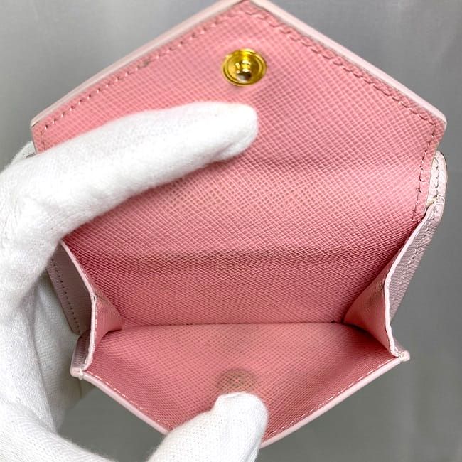プラダ 三つ折り 財布 ピンク 1MH021 美品 サフィアーノ レザー 中古