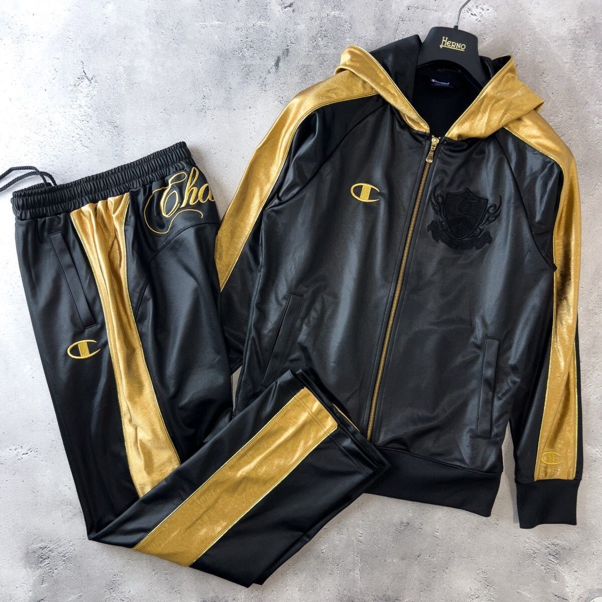 Championドレスキャップ黒金ジップアップジャケット上下セットLサイズ魔裟斗 美品⁂チャンピオン⁂ジャージ上下 セットアップ 魔裟斗モデル 黒