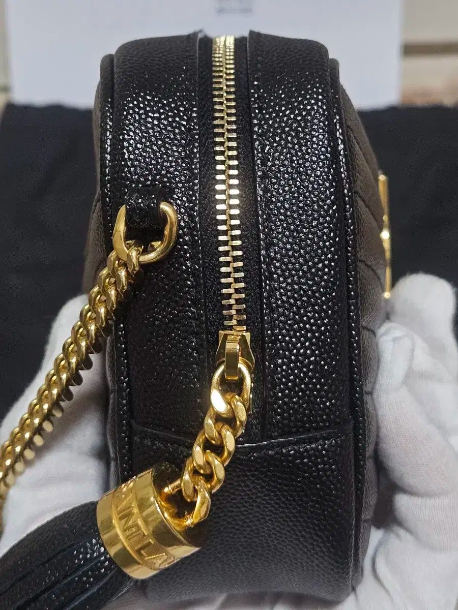 SAINT LAURAENT ルー　ミニ　カメラバック MINI LOU in quilted leather in Black | Saint Laurent | YSL EN-US