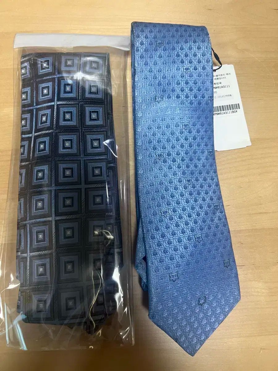 未使用級 エルメス HERMES ネクタイ シルク グリーン クローバー柄 ネクタイ クローバー柄 ネイビー/グリーン 新品同様