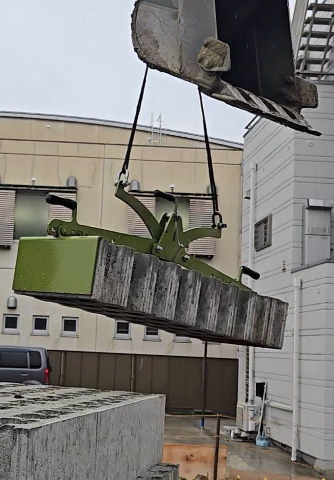 コンクリートブロック吊りクランプ