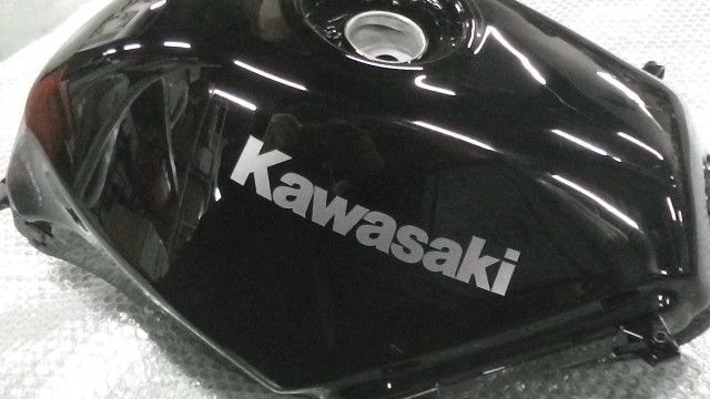 ninja250r 燃料タンク ニンジャ250R タンク Ninja250ってどんなバイク