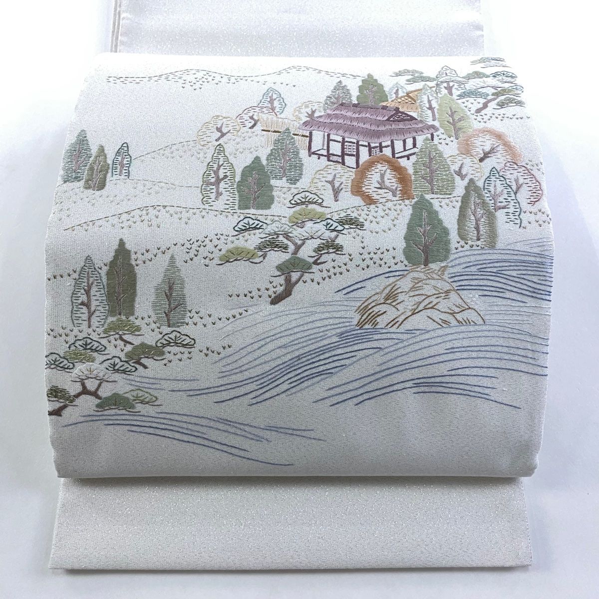 美品】 袋帯 秀品 風景 遠山 刺繍 銀通し 灰白 お太鼓柄 正絹 【中古