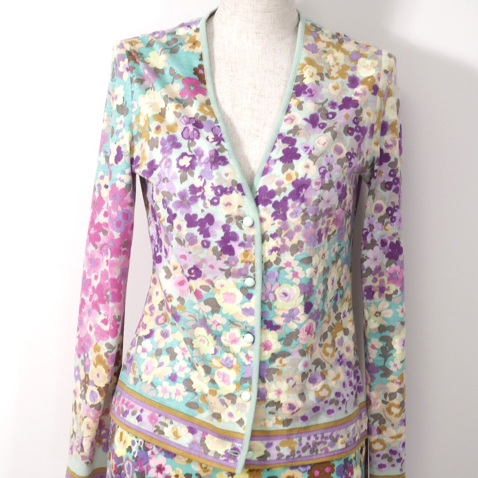 美品 レオナール セットアップ ウール シルク混 花柄 ジャケット スカート 美品 レオナール LEONARD ウール シルク 花柄 総柄 スカート