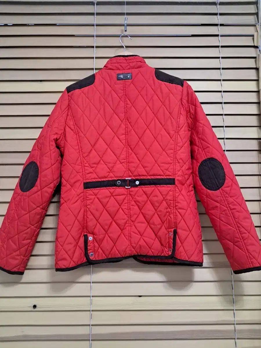 「LOUIS CASTEL」は韓国のNo1ゴルフウェアブランドです japan-homepage-smart-phone-6.png