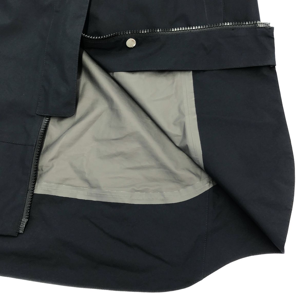 【美品】ヘルノ Laminar ラミナー　ゴアテックス　トレンチコート　ブラック HERNO - クリーニング済 美品 HERNO ヘルノ Laminar ラミナー