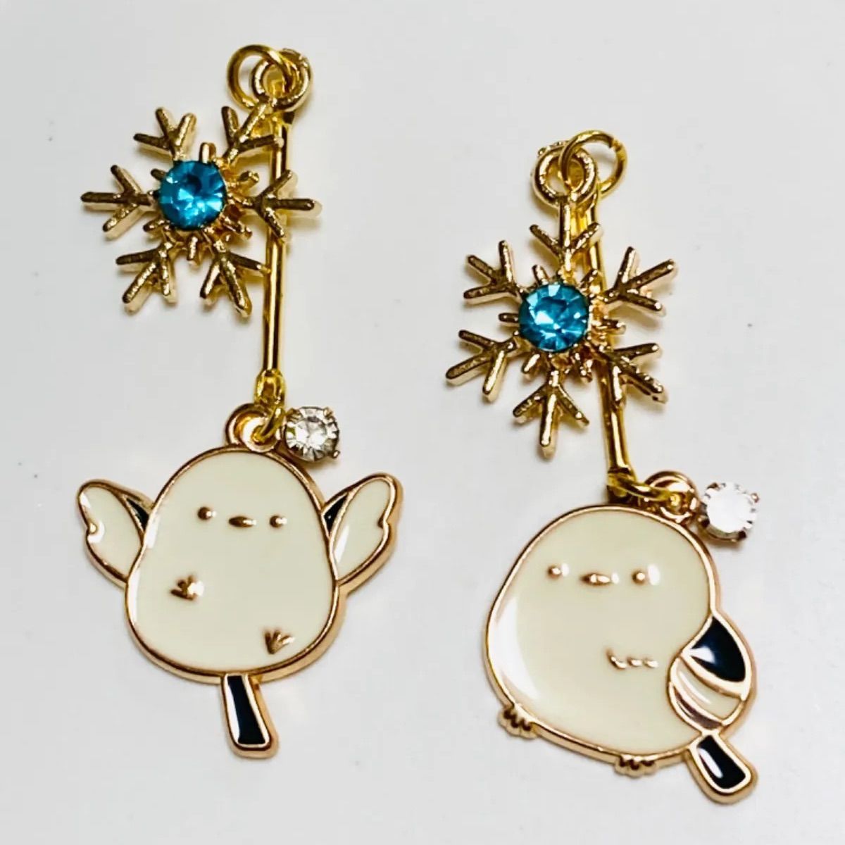 ハンドメイド 雪の結晶&シマエナガ〈ピアス/イヤリング/チャーム 