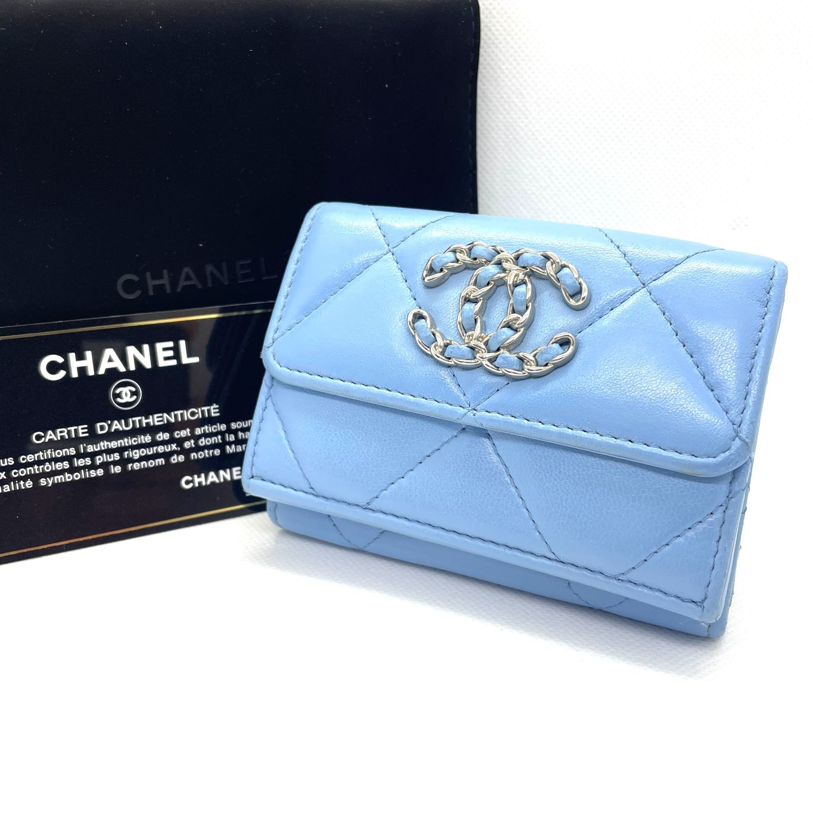 496】CHANEL/シャネル19 ディズヌフ マトラッセ ラムスキン コンパクト 