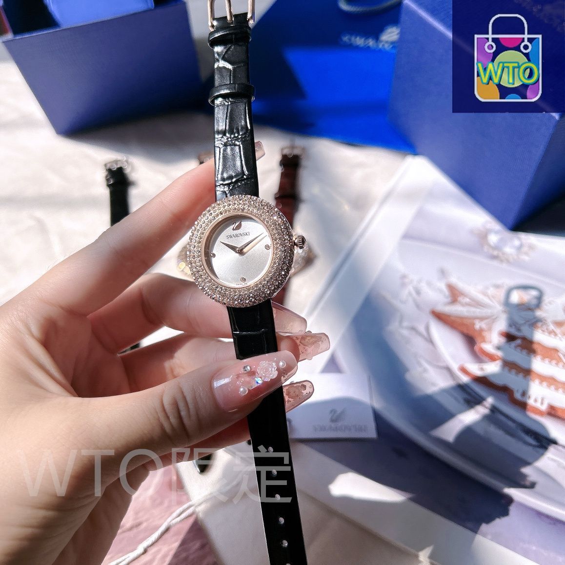 【Emi様分】SWAROVSKI ／スワロフスキー　ダイヤモンド装飾腕時計 今日特価】SWAROVSKI スワロフスキー ダイヤモンド時計 きらめく