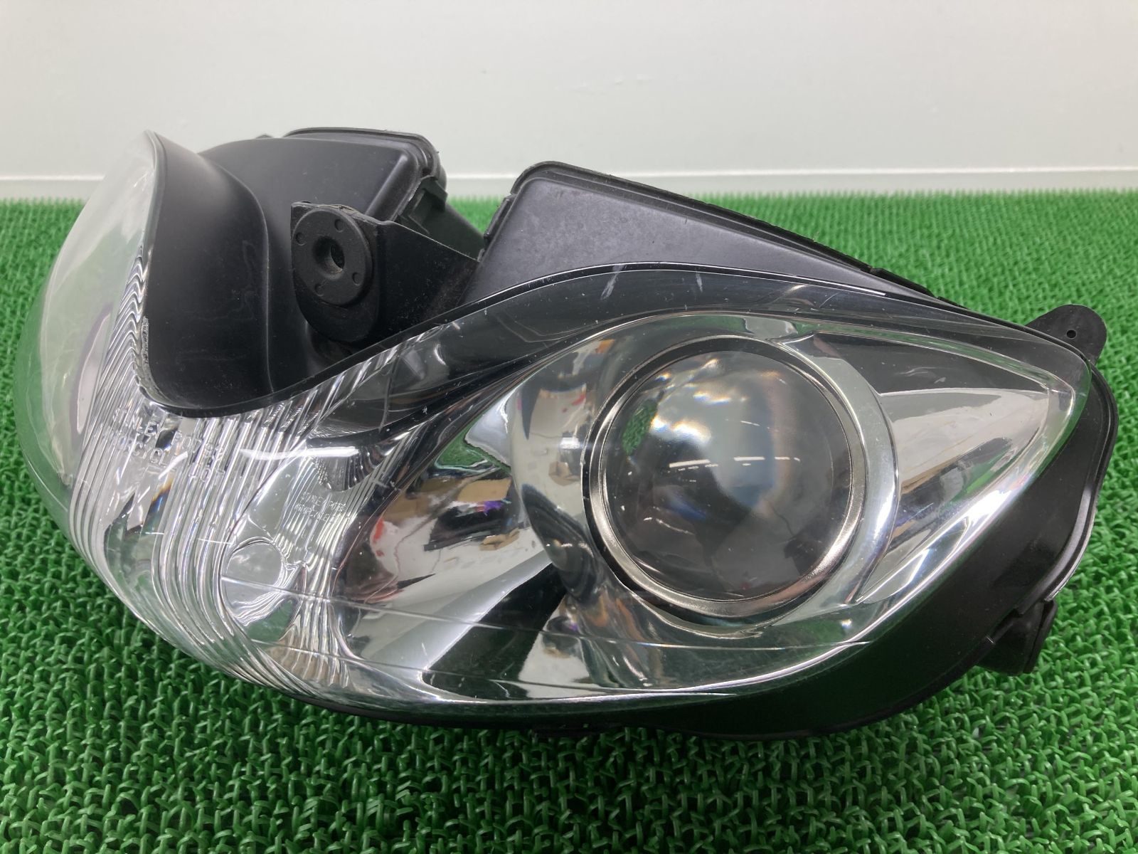 バンディット1200S ヘッドライト P0793 GV77A-100*** スズキ 純正 中古 バイク 部品 GV77A 割れ欠け無し 品薄 希少品 車検 Genuine