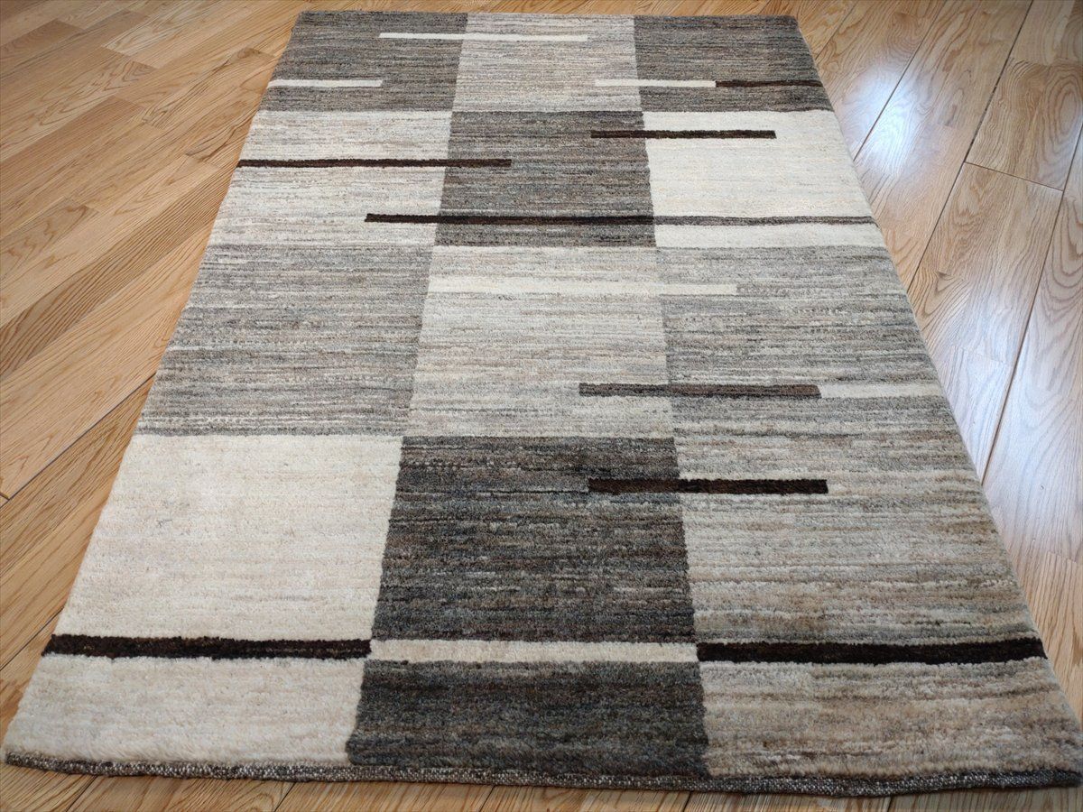 夏は涼しく冬は暖かい 天然無染めラグ