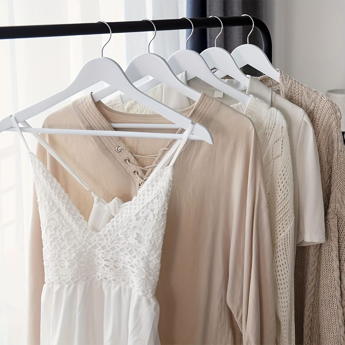 40個セット 高耐久木製ハンガー - 滑らかで滑りにくい 洋服 ジャケット シャツ ベスト ドレス用 - ブラック