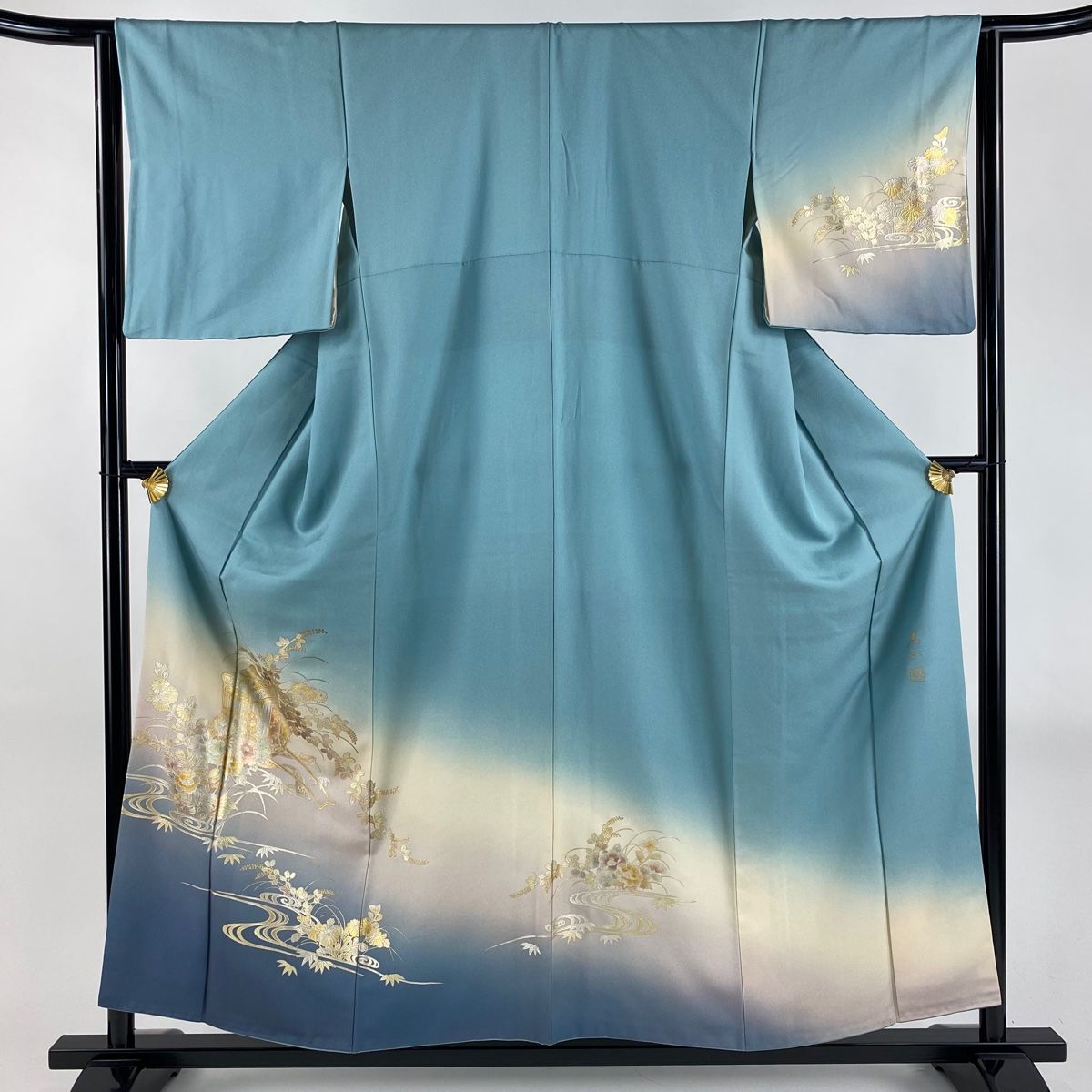 付下げ 身丈156cm 裄丈64cm M 袷 和田光正 落款 御所車 草花 金銀彩 染め分け 青灰色 正絹