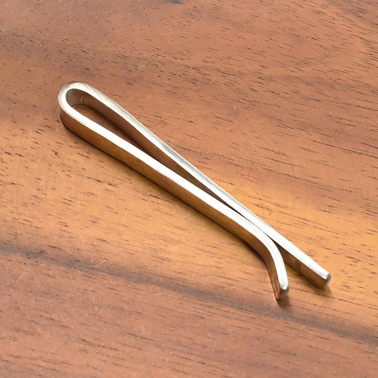 ネクタイピン 槌目模様