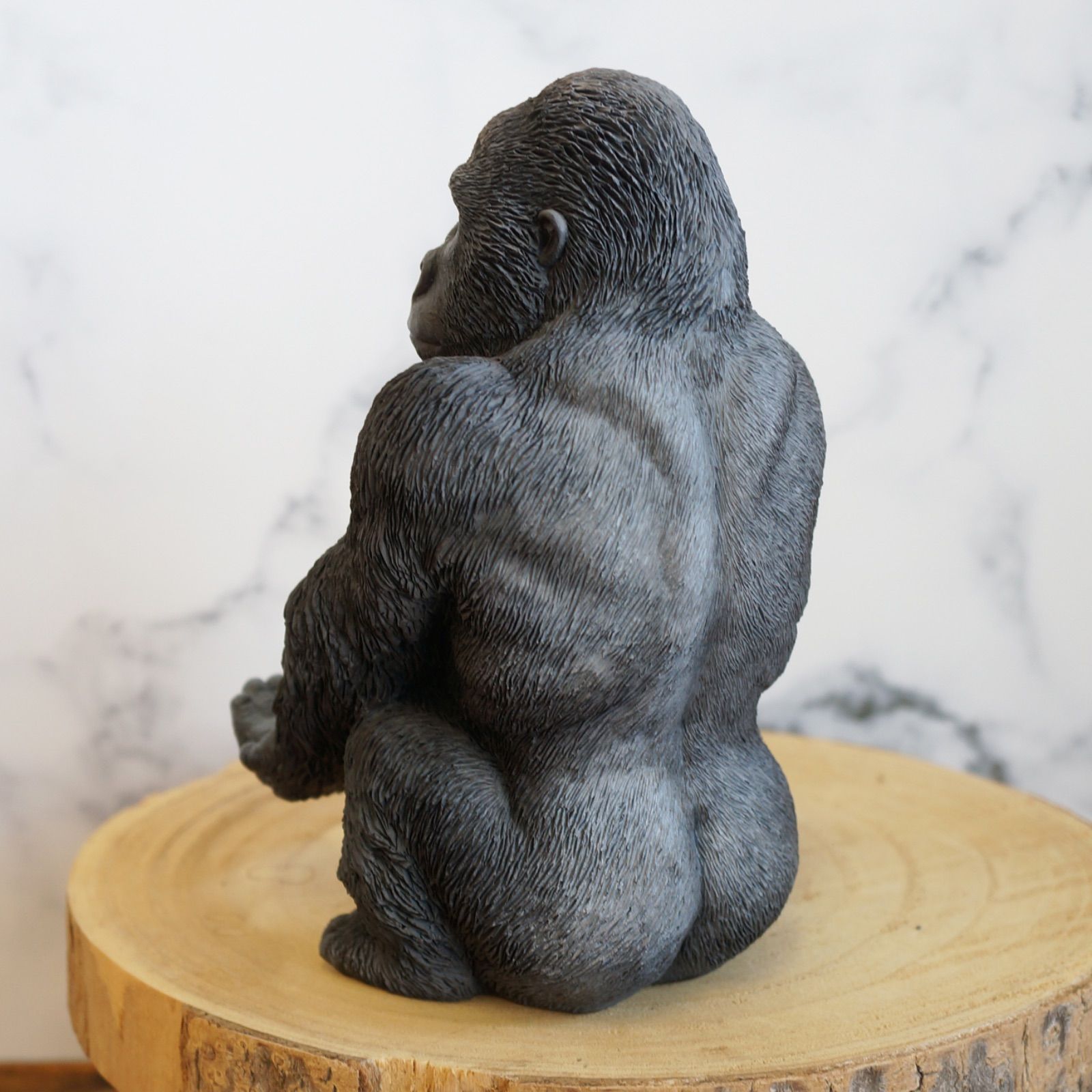 細かな部分までリアルにこだわった ゴリラのスマホスタンド