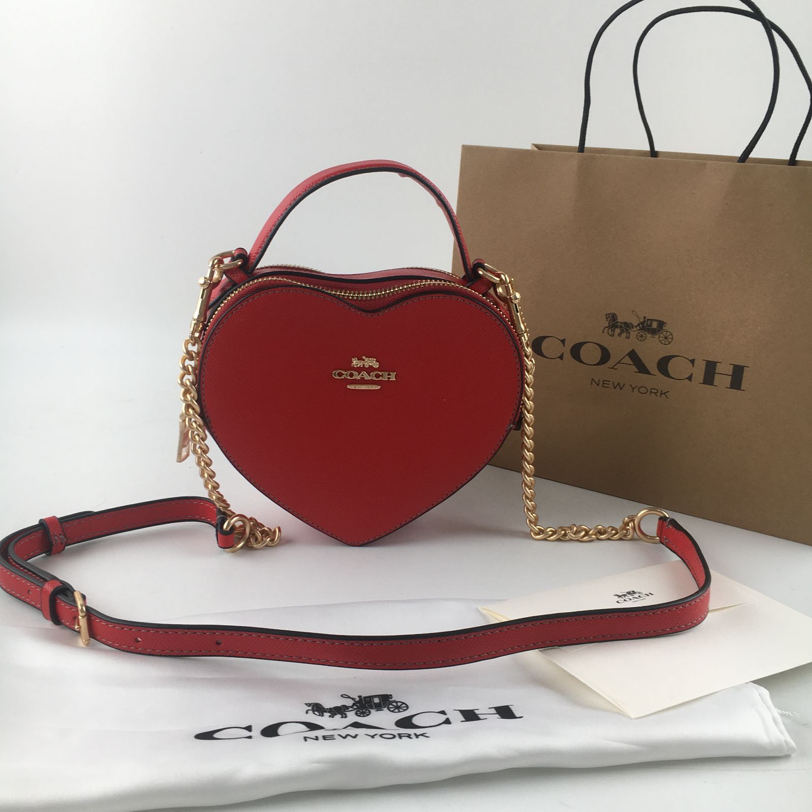 新品 COACH レザー ハートクロスボディバッグ レッドアップル 赤