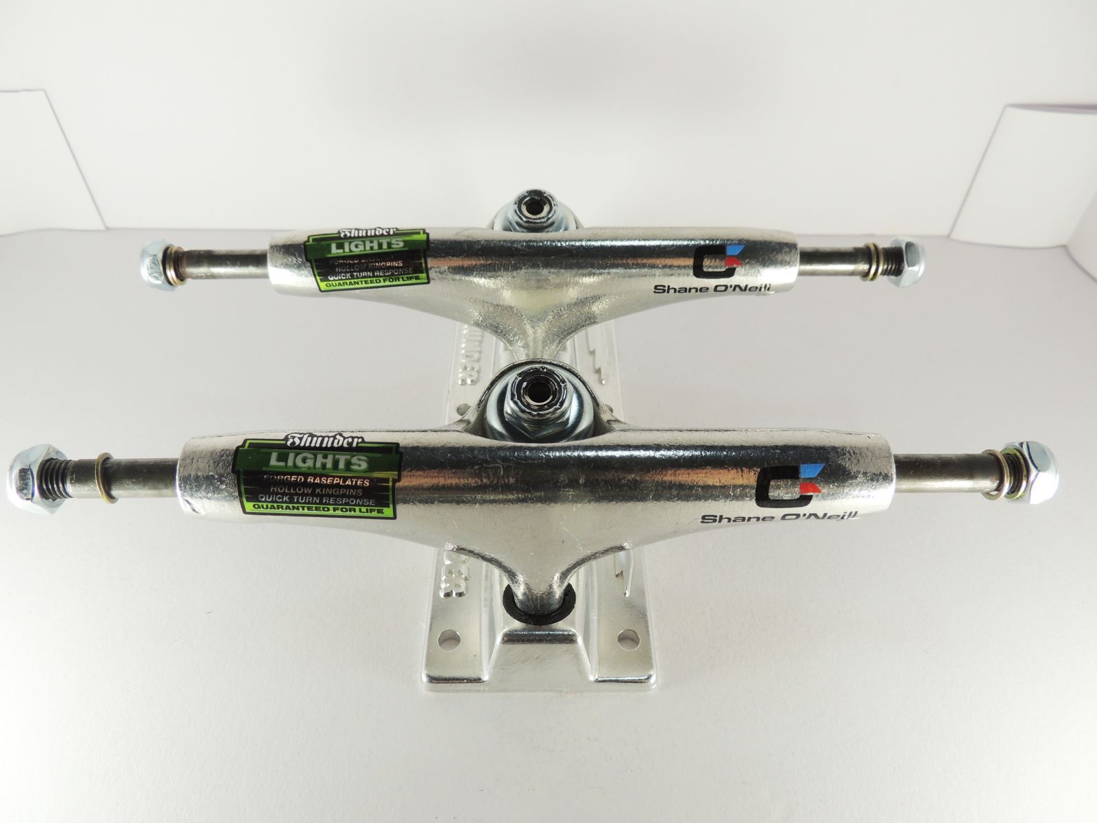 スケートボード THUNDER TRUCK LIGHTS 147HI Shane O'NEILL スケートボード THUNDER TRUCK LIGHTS 147HI Shane O'NEILL