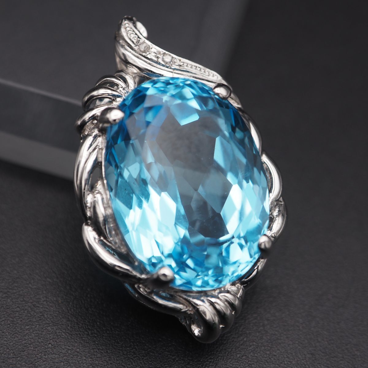 J701 ブルートパーズ 20.0ct ダイヤモンド 0.01ct SILVER刻印 ペンダント トップ デザイン シルバー チャーム ヘッド 4月 11月誕生石