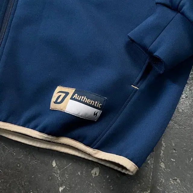 選手用支給用 フードジップアップ