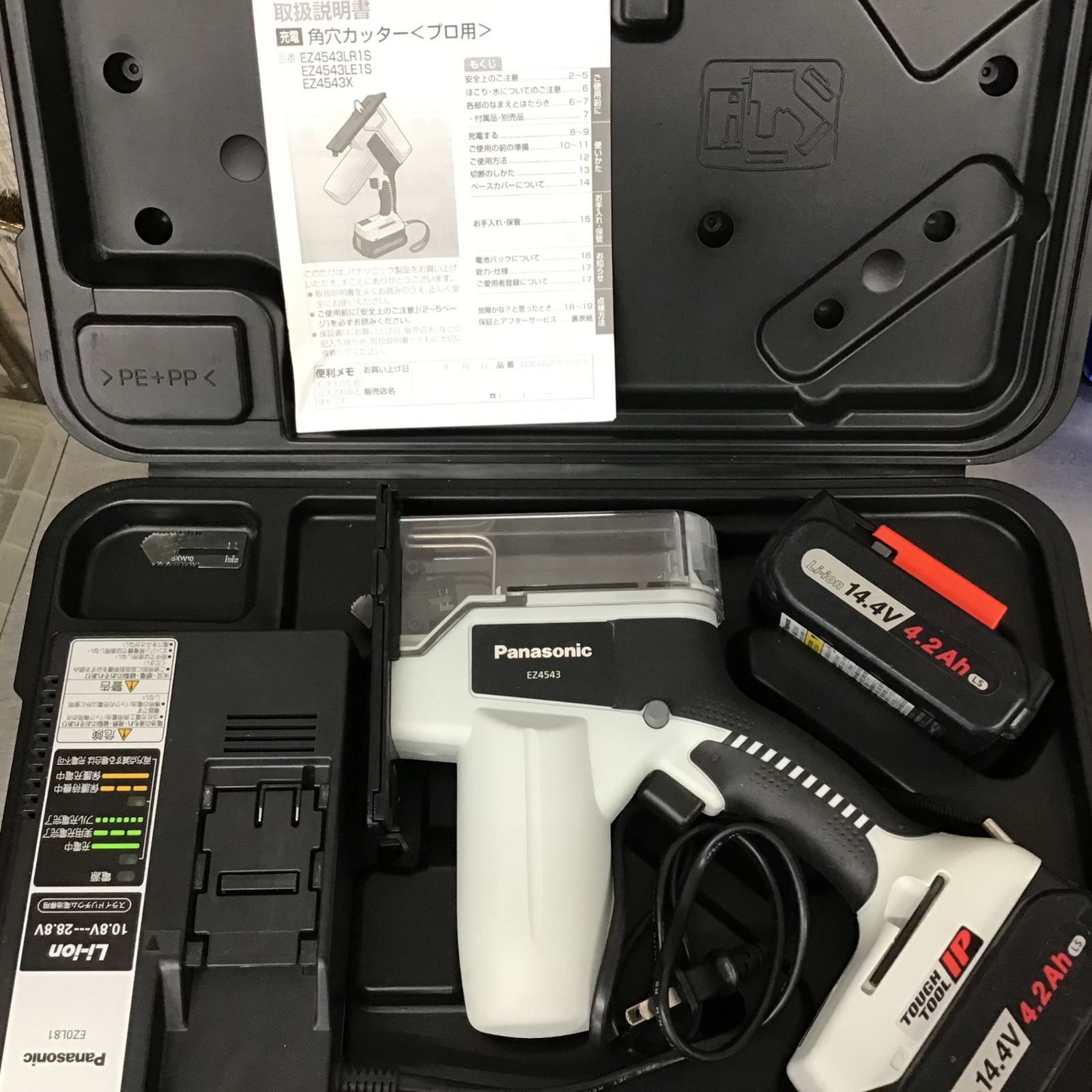 〇パナソニック(Panasonic) コードレス角穴カッター EZ4543LZ1S-B【戸田店】