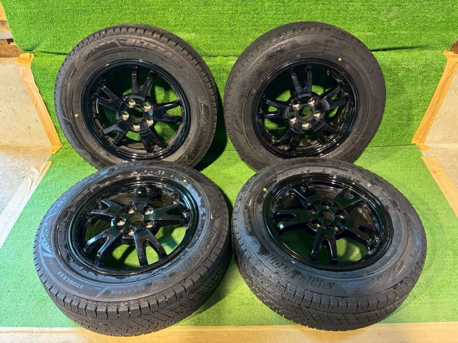 プリウス ZVW30後期 スタッドレスタイヤ純正ホイールセット ホイールキャップ付き 195 65R15 み