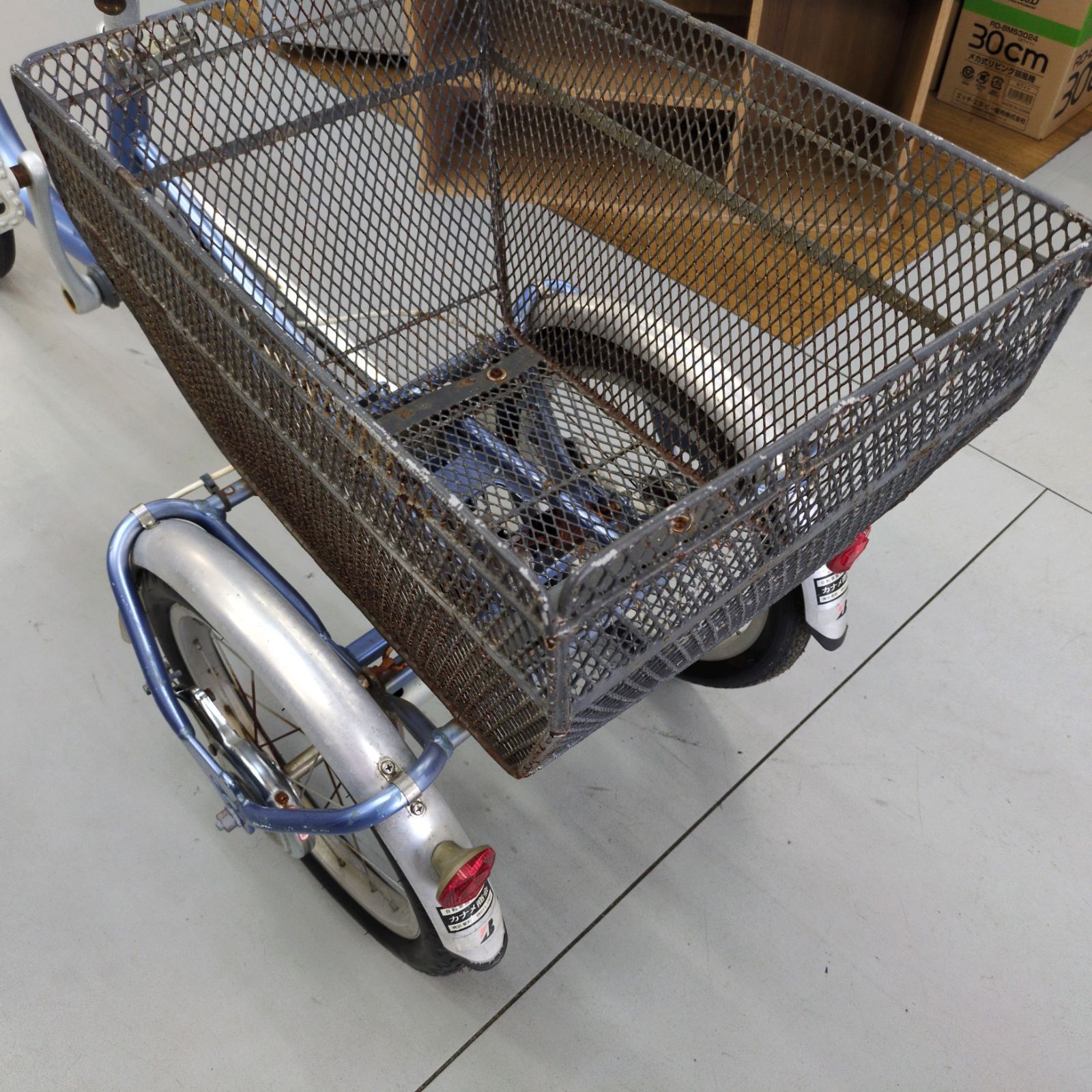 J554 ★サビキズ使用感★三輪自転車★BRIDGESTONE★LEDダイナモ★前18+後16インチ J554 ☆サビキズ使用感☆三輪自転車☆BRIDGESTONE☆LEDダイナモ☆前18+