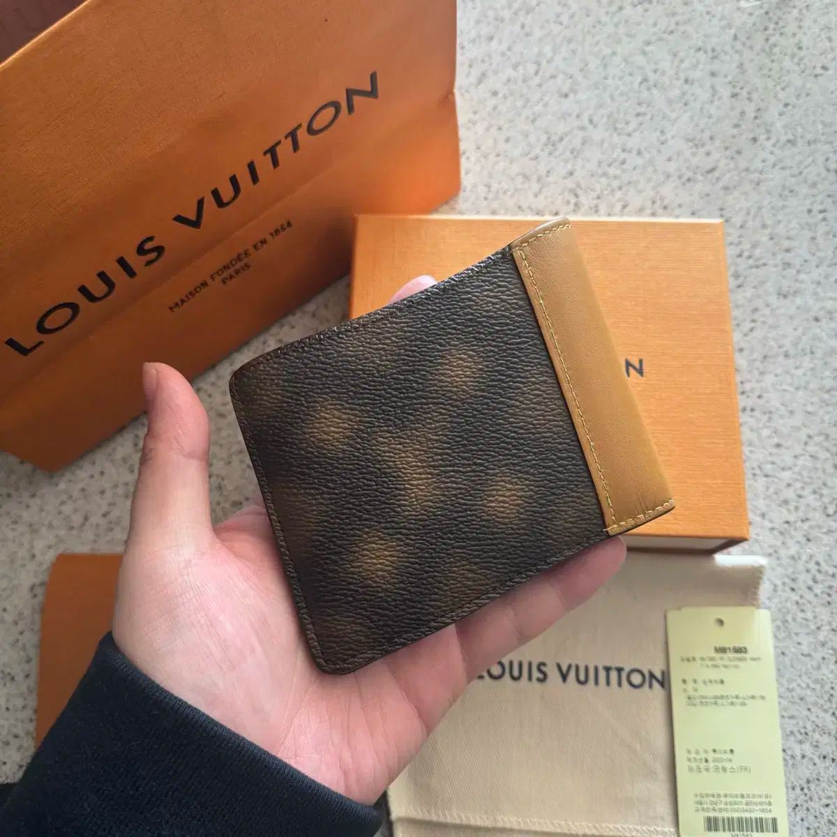 雷市場（ポンジャン）商品韓国直送】 Louis Vuitton(ルイヴィトン) ルイヴィトン ヴァージル 二つ折り財布 - メルカリ