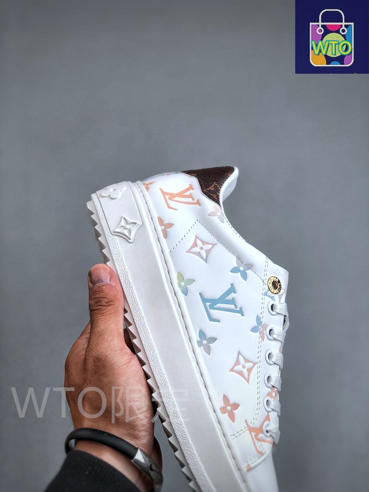 みっちゃん様✩LOEWEブローチ　ゴールド LOEWE ゴールド ブローチブランド 品 通販