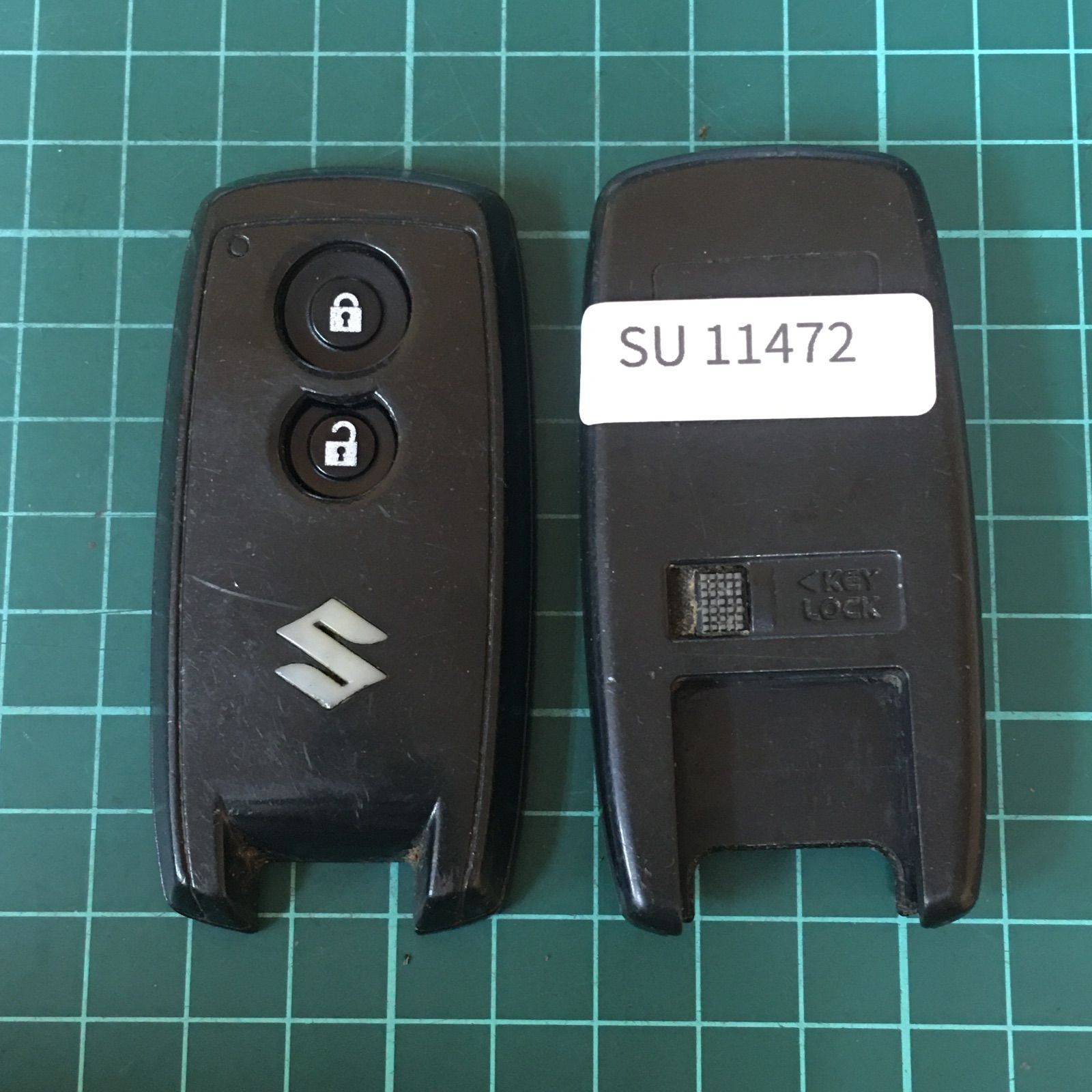 SU11472 点灯 スズキ 純正 C38451A5800004 0304 スマートキー キーレス スイフト エスクード SX4等 2ボタン -  メルカリ