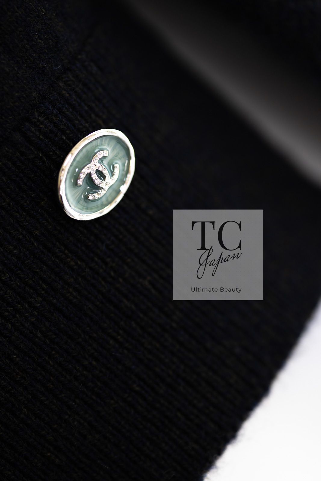 シャネル セーター CHANEL 21PF 32万 ブラック 2021 花柄 極上やわらか ふんわり カシミア100% ニット トップス 女優着用 新品同様 38 シャネル セーター CHANEL 21PF 32万 ブラック 2021 花柄 極上やわらか