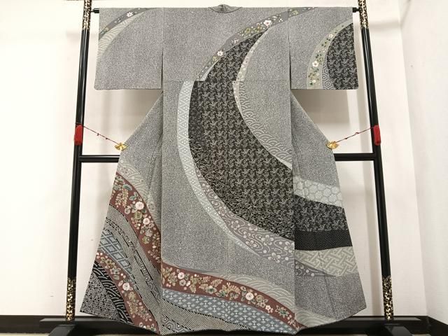 一面のたたき染めに、優美な風景が浮き上がる上品な正絹小紋のお着物です 一面のたたき染めに、優美な風景が浮き上がる上品な正絹小紋のお