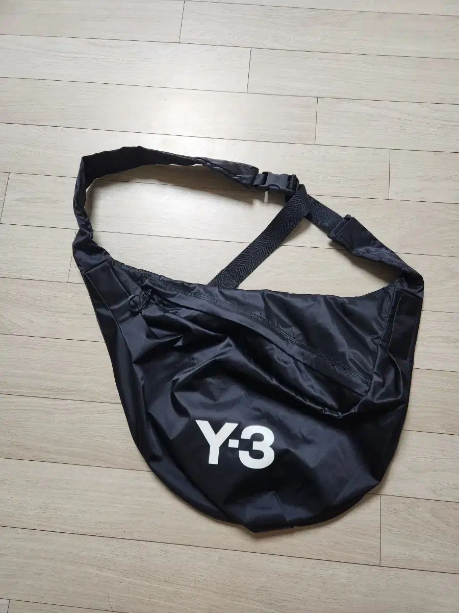 【雷市場（ポンジャン）商品韓国直送】y3 YOHJI YAMAMOTO(ヨウジヤマモト) スリングバッグ
