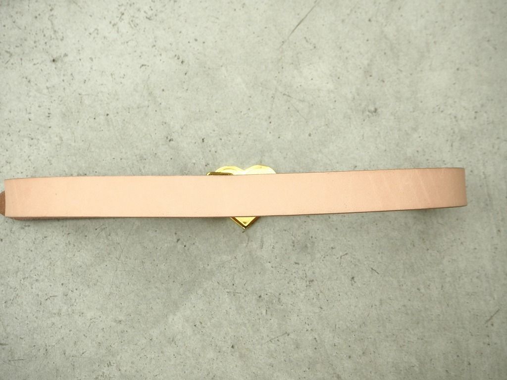 ベージュ