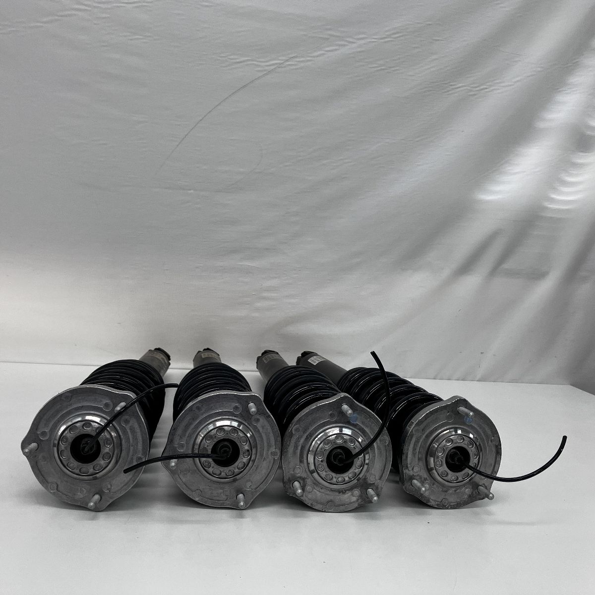 アストンマーティン クーペ用 純正サスペンション 自動車 パーツ 部品 Z10211051