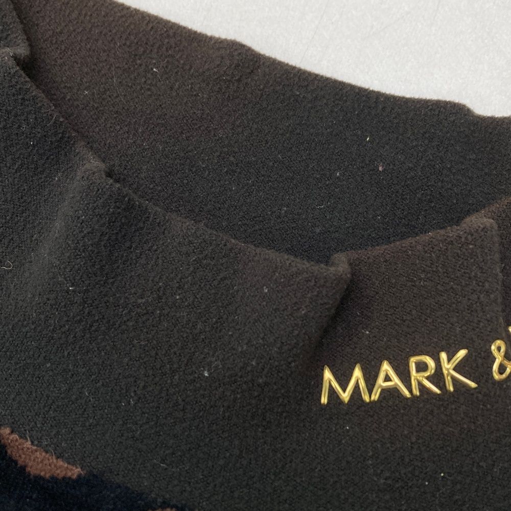 サイズ：48 MARK&amp;LONA マークアンドロナ  起毛 ハイネック 長袖Tシャツ スカル カモフラ柄 ブラウン系 [240101487473] ゴルフウェア メンズ ストスト サイズ：48 MARK&LONA マークアンドロナ 起毛 ハイネック 長袖T