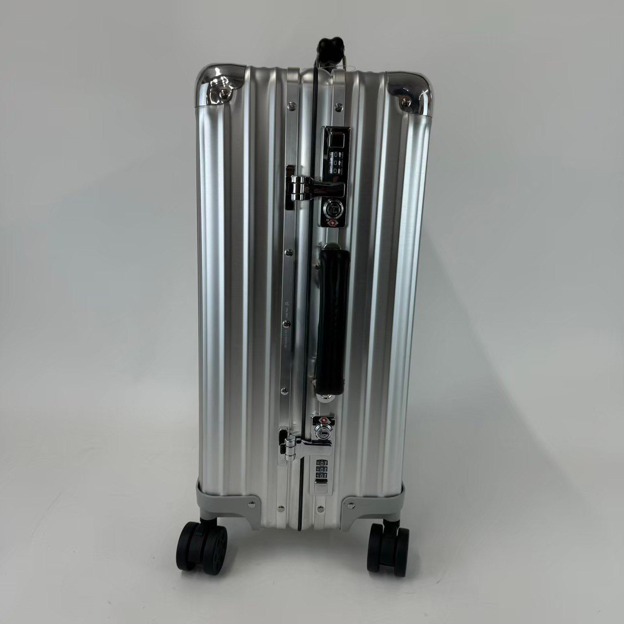 RIMOWA CLASSIC Cabin リモワ　36L クラシック　キャビン RIMOWA Classic Cabin リモワ クラシック キャビン 36L (RIMOWA