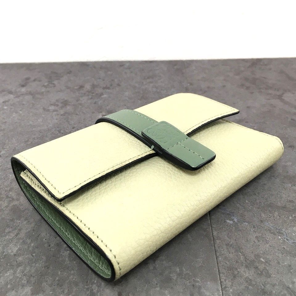 送料込み！ 未使用品 LOEWE コンパクトウォレット グリーン アナグラム  