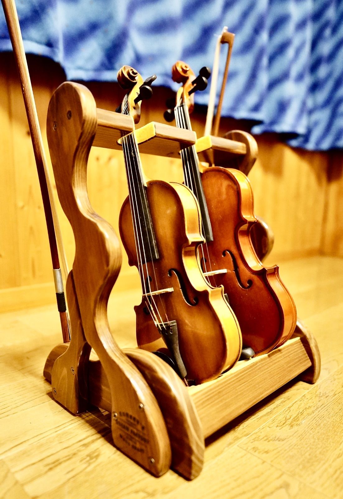 24時間以内に発送 手作り木工 木製バイオリンスタンド お子様用 ２本掛け