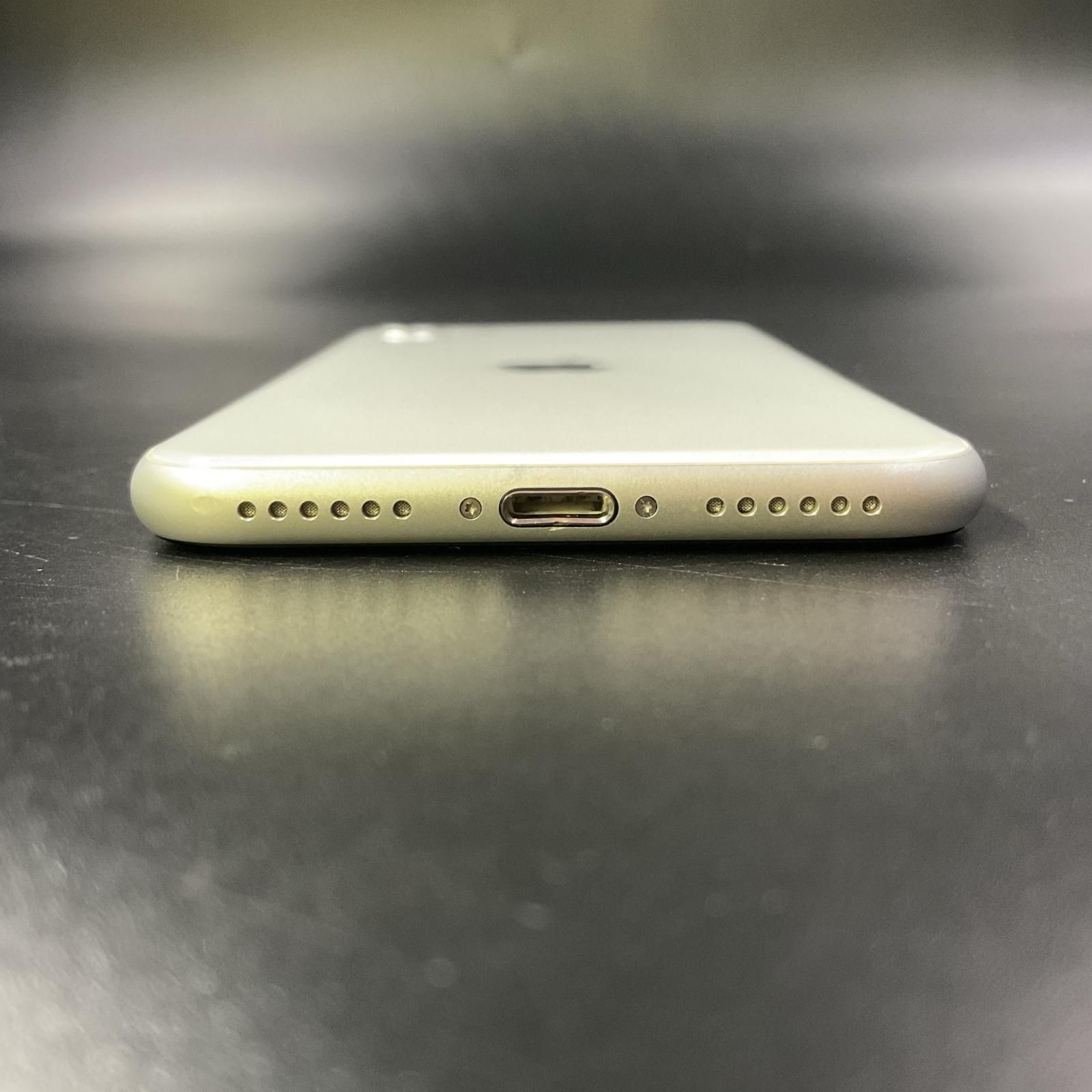 iPhone SE（第2世代） 64GB ホワイト SIMフリー 白ロム 動作確認済 76 