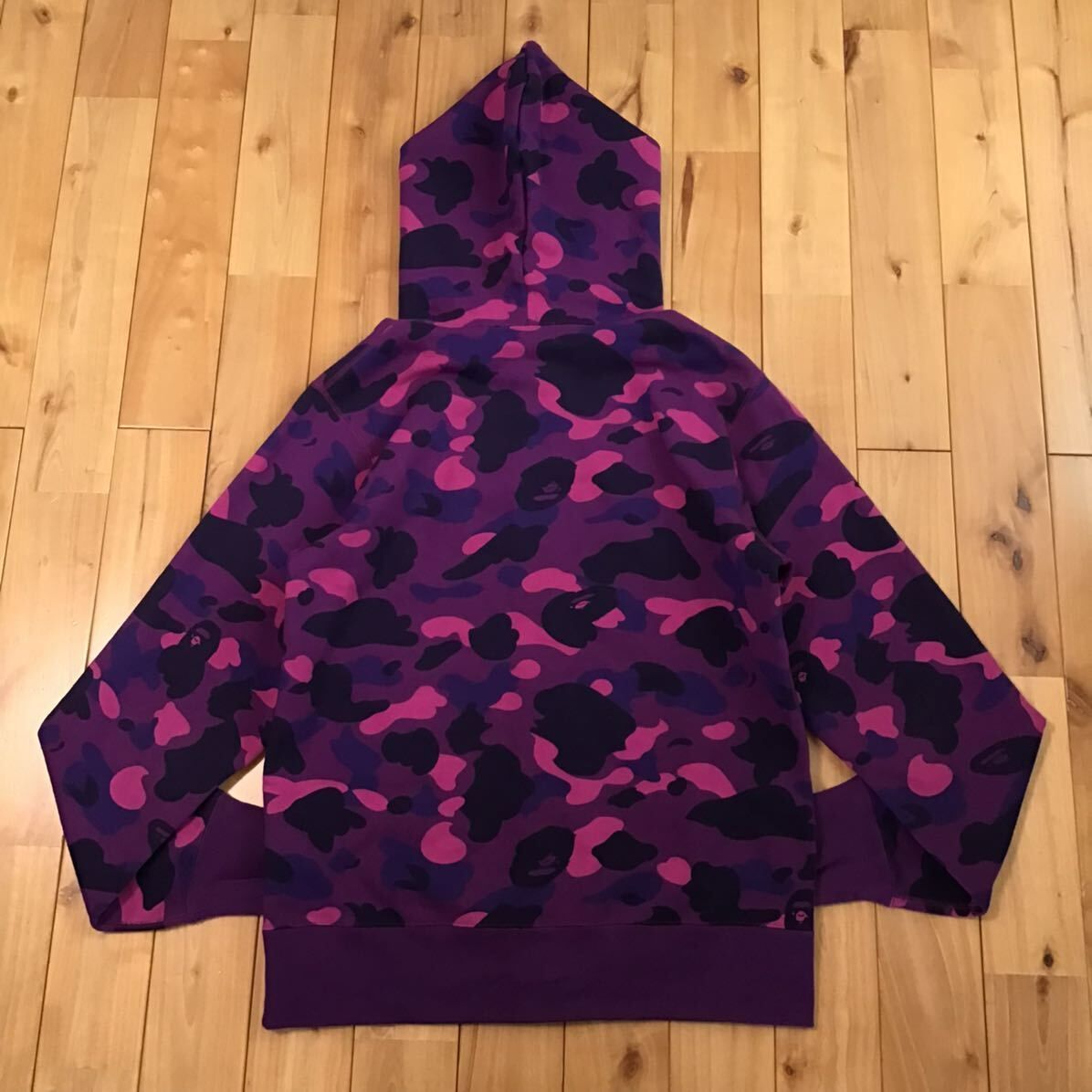 A・BATHING APE 紫カモ L A BATHING APE 紫ラインストーンパーカー紫